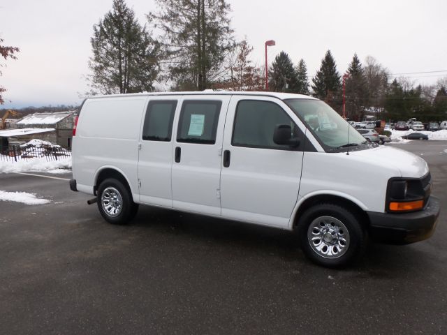 Chevrolet Express 2010 photo 2