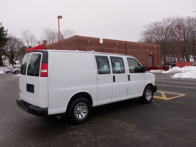 Chevrolet Express 2010 photo 3