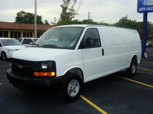 Chevrolet Express 2010 photo 3