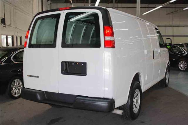 Chevrolet Express 2010 photo 3