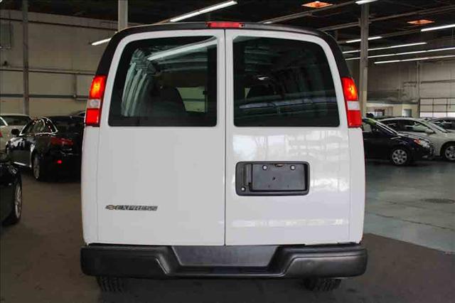 Chevrolet Express 2010 photo 1