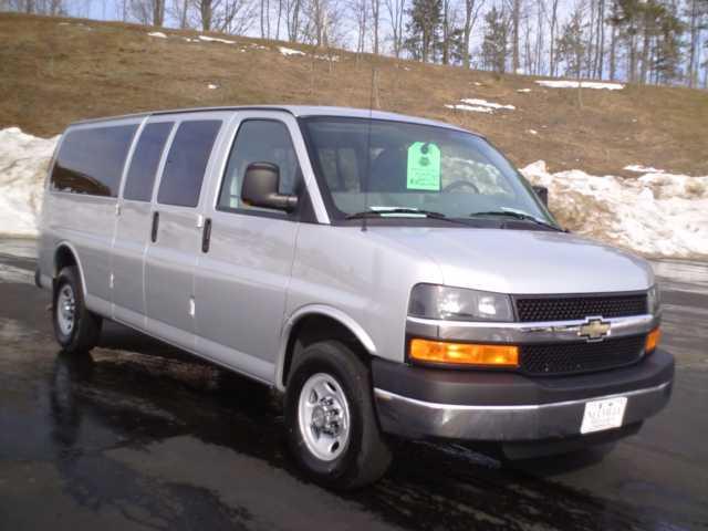 Chevrolet Express 2010 photo 2