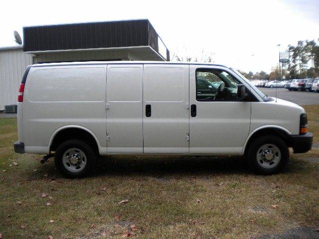 Chevrolet Express 4WD 4-door Tech/entertainment Pkg Passenger Van