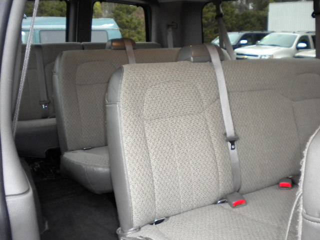 Chevrolet Express 2010 photo 2