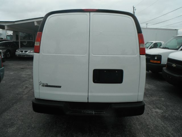 Chevrolet Express 2010 photo 1