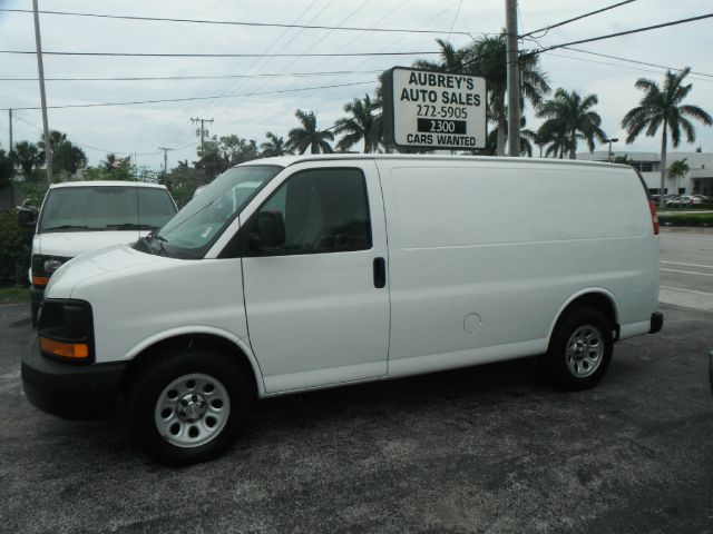 Chevrolet Express 2010 photo 2