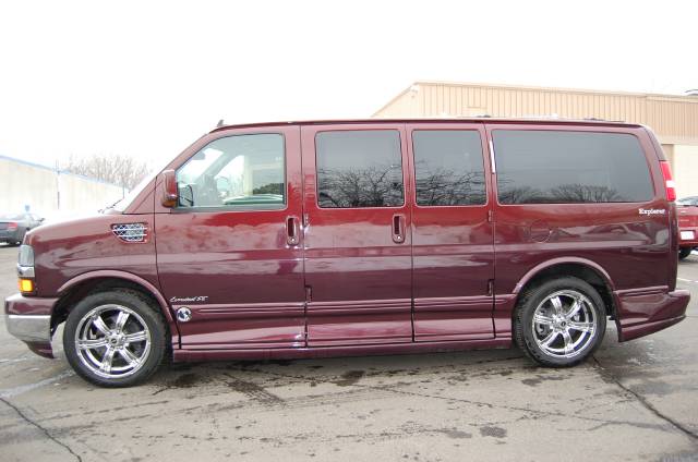 Chevrolet Express 2010 photo 1