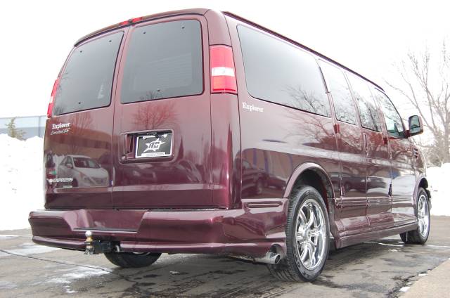 Chevrolet Express 2010 photo 2