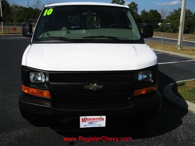 Chevrolet Express 2010 photo 2