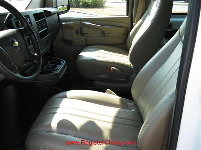 Chevrolet Express 2010 photo 4