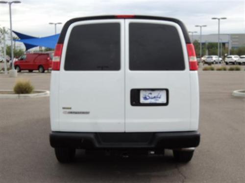 Chevrolet Express 2010 photo 2