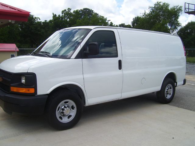 Chevrolet Express 2011 photo 2