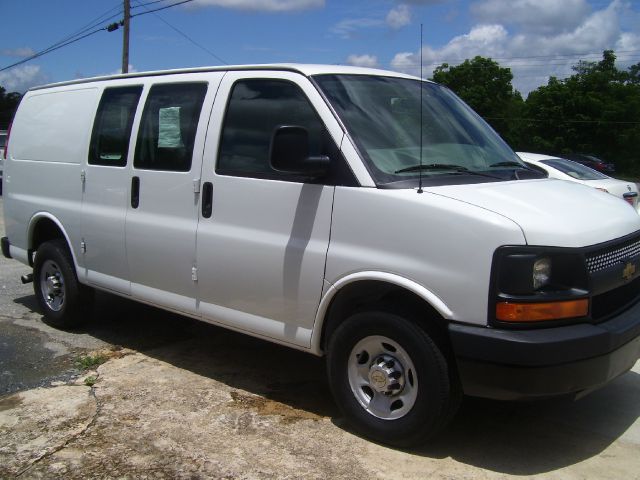 Chevrolet Express 2011 photo 3