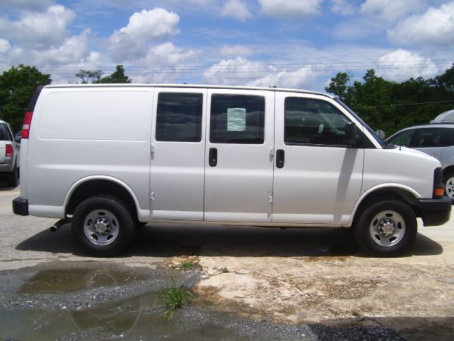 Chevrolet Express 2011 photo 4