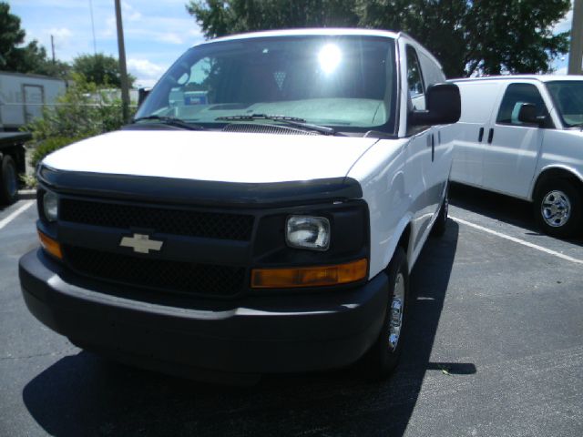 Chevrolet Express 2011 photo 3