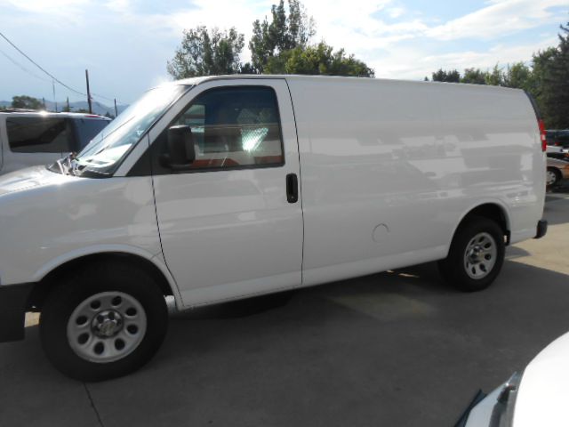 Chevrolet Express 2011 photo 2