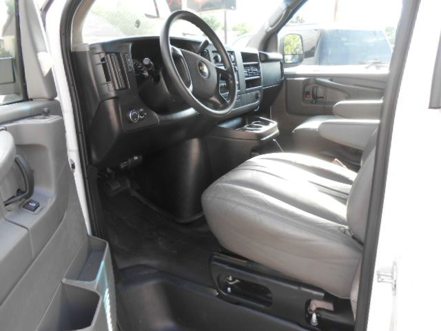 Chevrolet Express 2011 photo 3