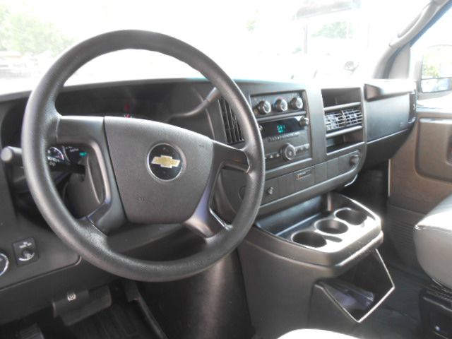 Chevrolet Express 2011 photo 4