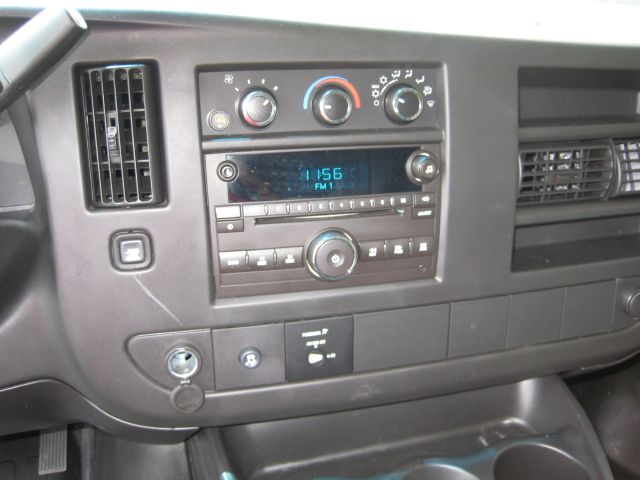 Chevrolet Express 2011 photo 2