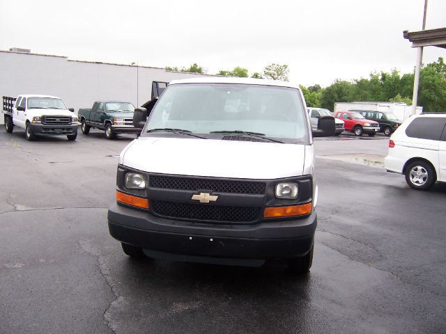 Chevrolet Express 2011 photo 3