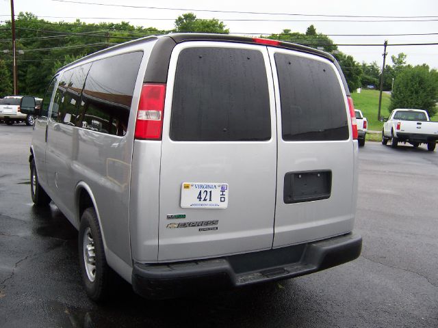 Chevrolet Express 2011 photo 5