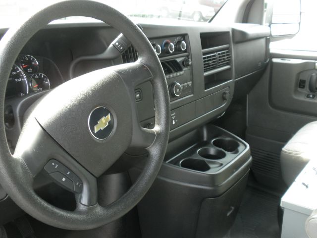 Chevrolet Express 2011 photo 11