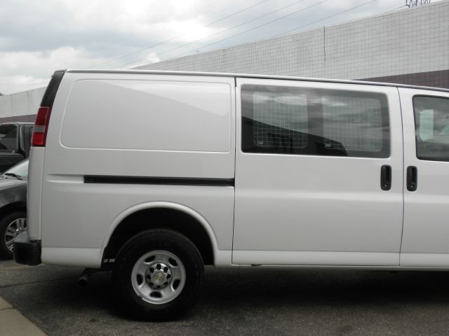 Chevrolet Express 2011 photo 13