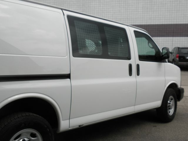 Chevrolet Express 2011 photo 14