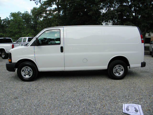 Chevrolet Express 2011 photo 2