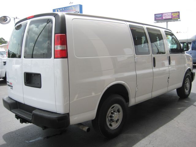 Chevrolet Express 2011 photo 1