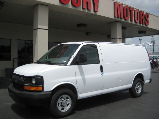 Chevrolet Express 2011 photo 2