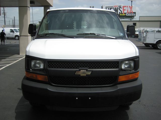 Chevrolet Express 2011 photo 3