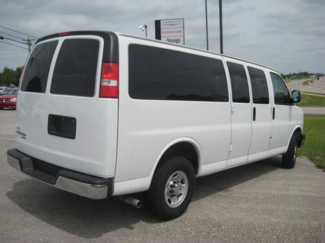 Chevrolet Express 2012 photo 2