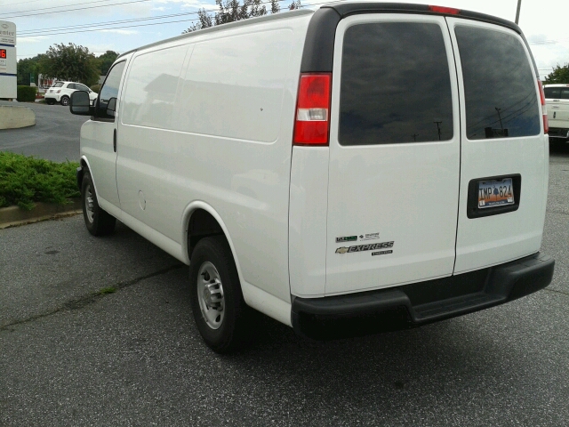 Chevrolet Express 2012 photo 2