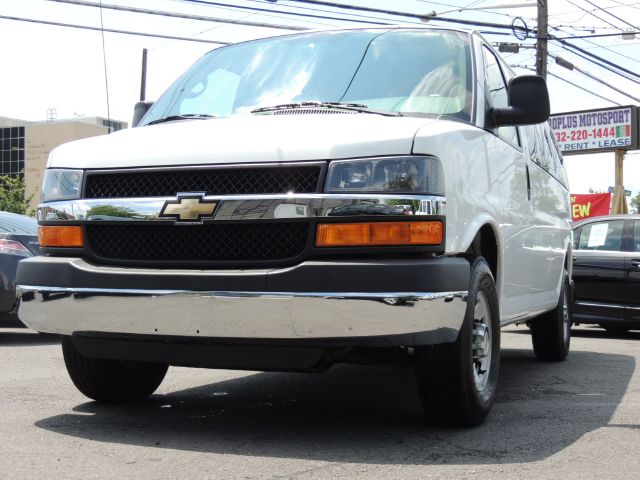 Chevrolet Express Xe-v6 2X4 Passenger Van