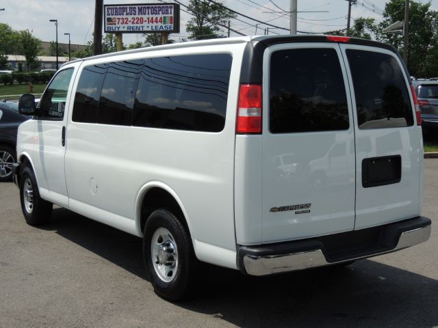 Chevrolet Express 2012 photo 2