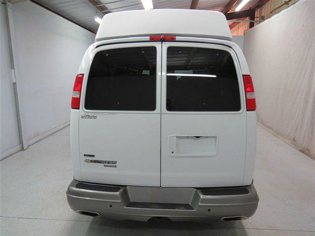 Chevrolet Express 2012 photo 2