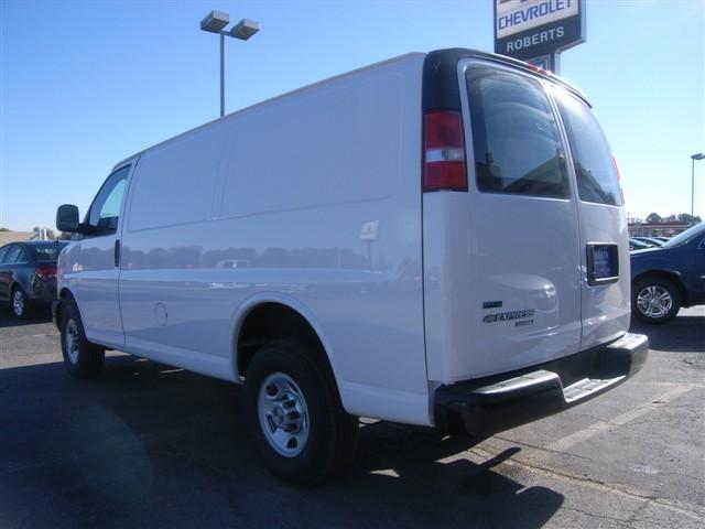 Chevrolet Express 2012 photo 2