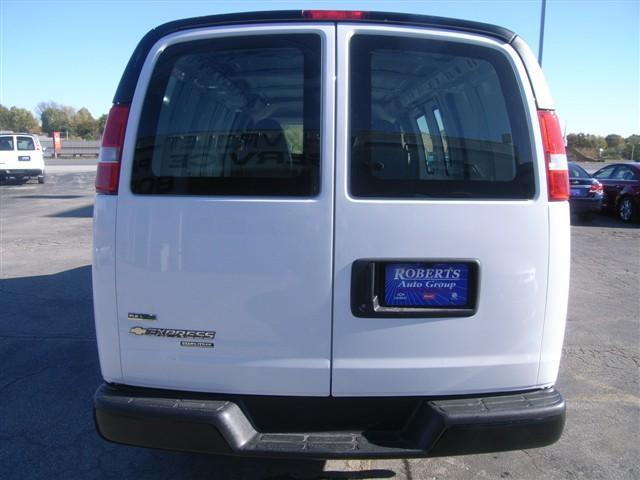 Chevrolet Express 2012 photo 3