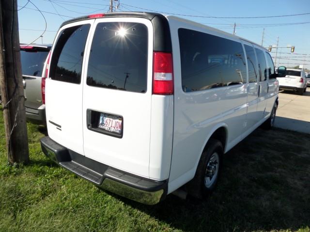 Chevrolet Express 2012 photo 2