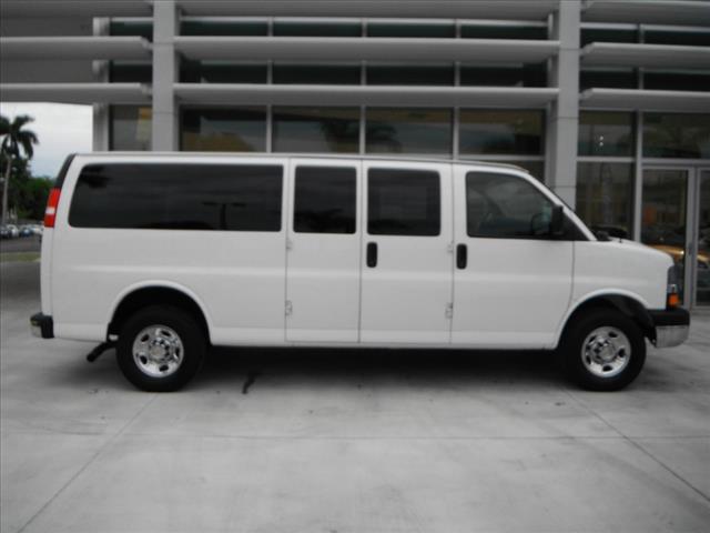 Chevrolet Express 2012 photo 2