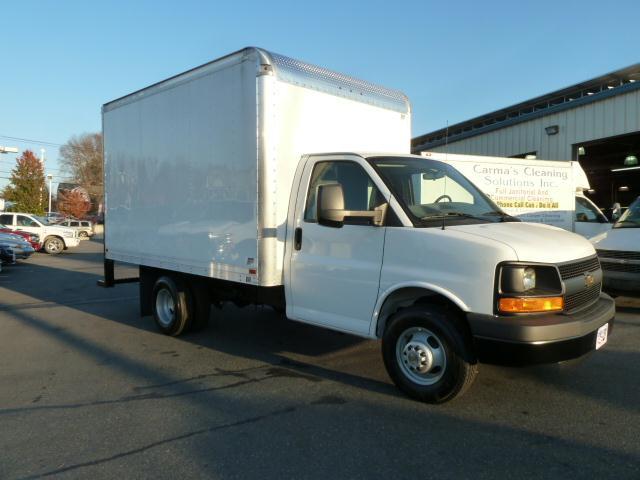 Chevrolet Express 4WD 4-door Tech/entertainment Pkg Passenger Van