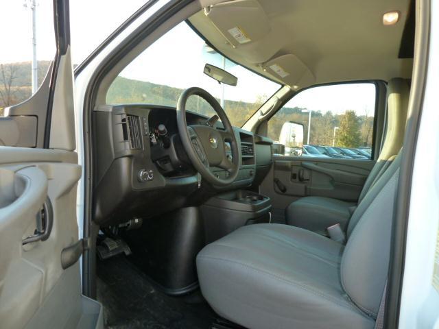 Chevrolet Express 2012 photo 2