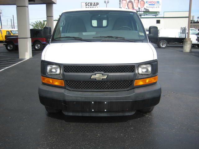 Chevrolet Express 2012 photo 2