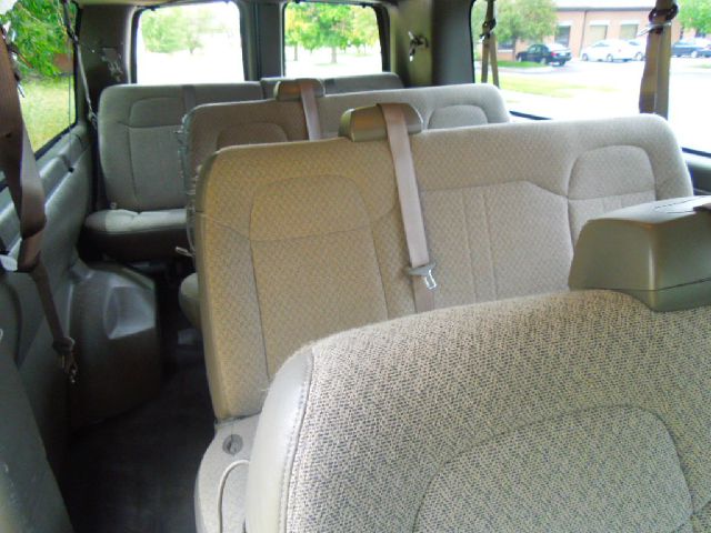 Chevrolet Express 2013 photo 2