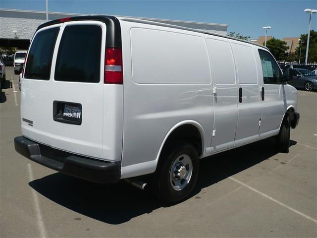 Chevrolet Express 2013 photo 2