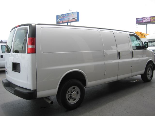 Chevrolet Express 2013 photo 2