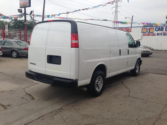 Chevrolet Express 2013 photo 1