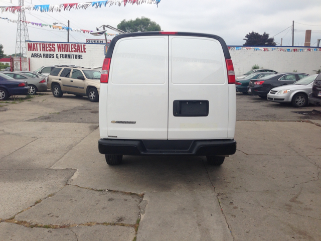 Chevrolet Express 2013 photo 2