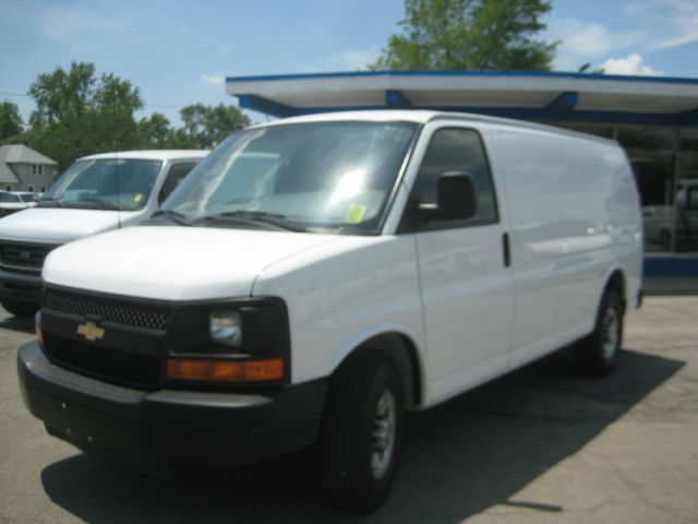 Chevrolet Express Cargo 2011 photo 3